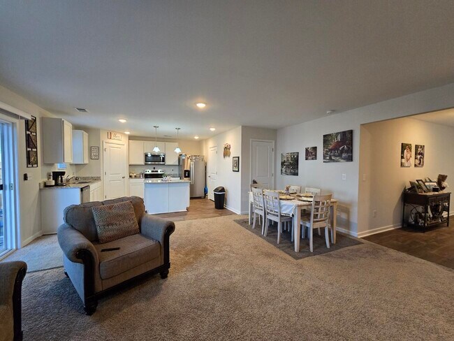 Building Photo - 1762 Camazay Dr