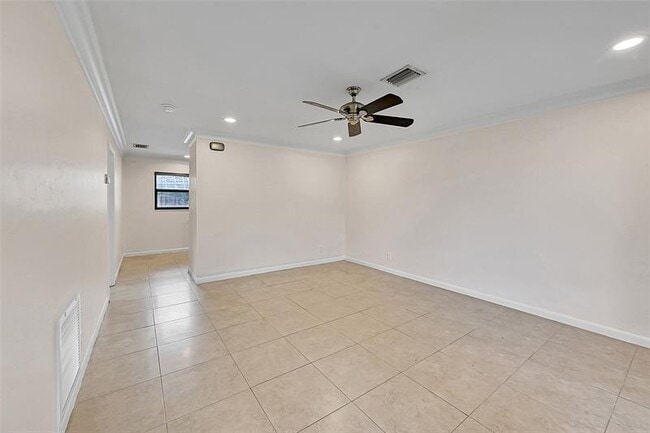 Building Photo - 2200 NE 54th St