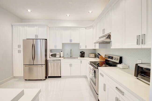 Building Photo - 5190 Lake Catalina Dr