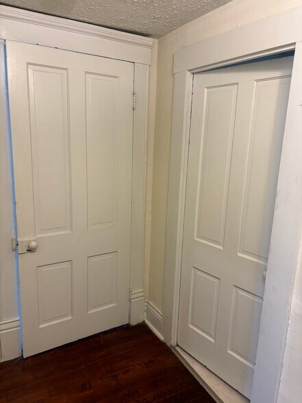 Building Photo - 163 Pope St