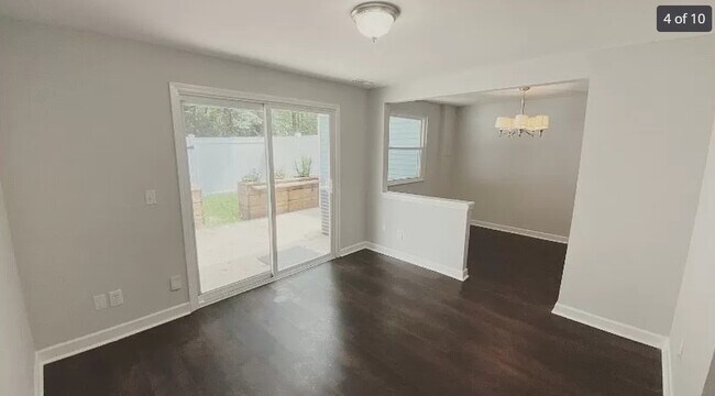 Building Photo - 2831 Lake Forest Dr