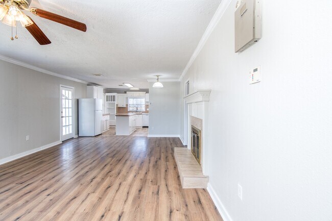 Building Photo - 1007 E Main St