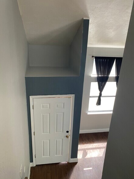 Building Photo - 1858 Nekoma Ct