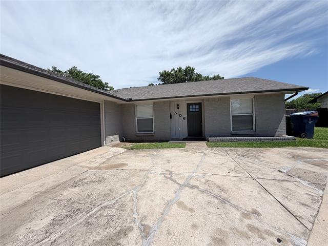 Building Photo - 706 Jamestown Dr