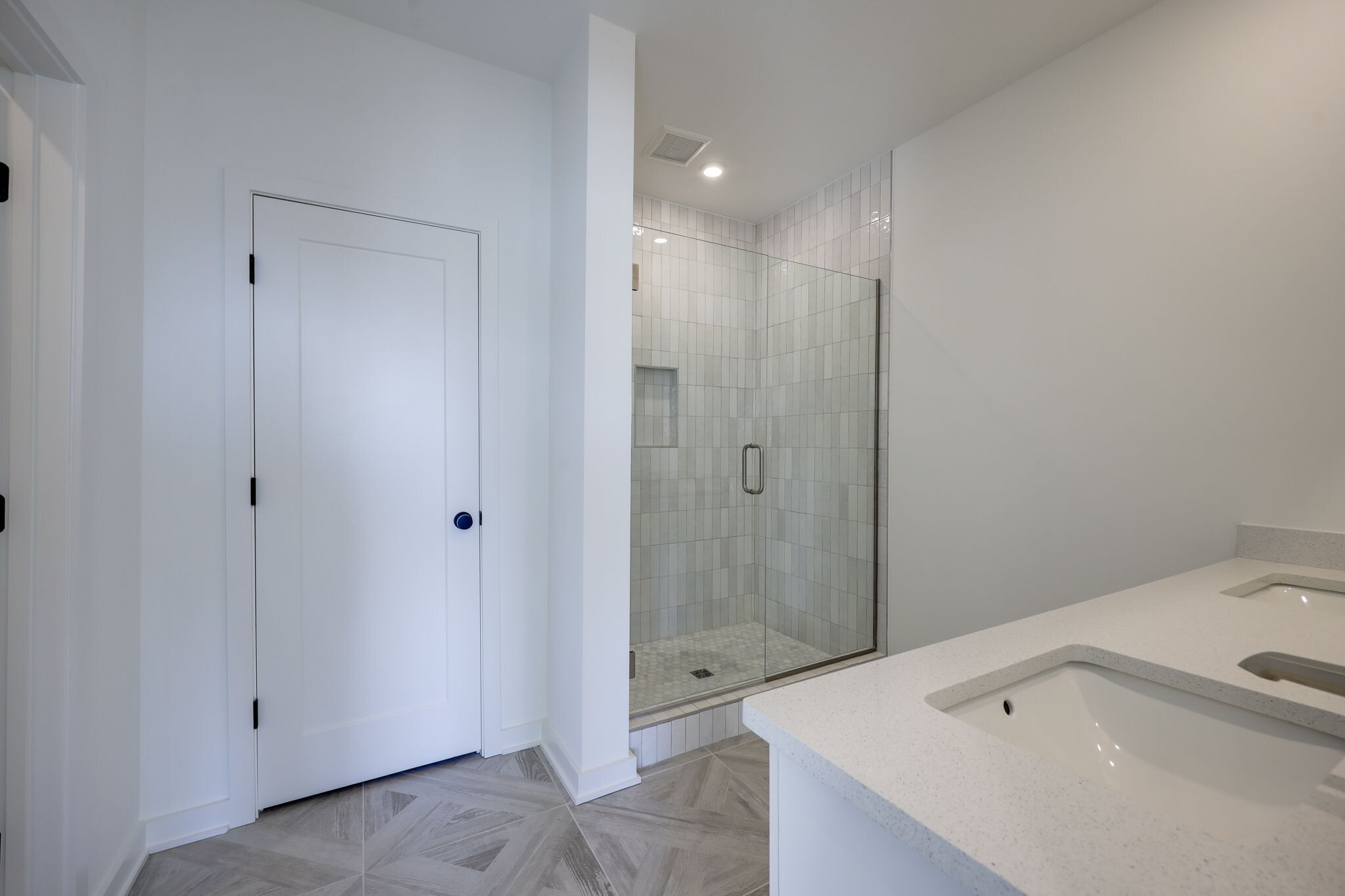 Master Bathroom - 2026 Edison Park Ln