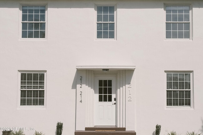 Building Photo - 212 Oak St