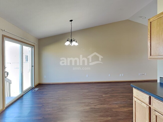 Building Photo - 3812 Wolf Creek Rd