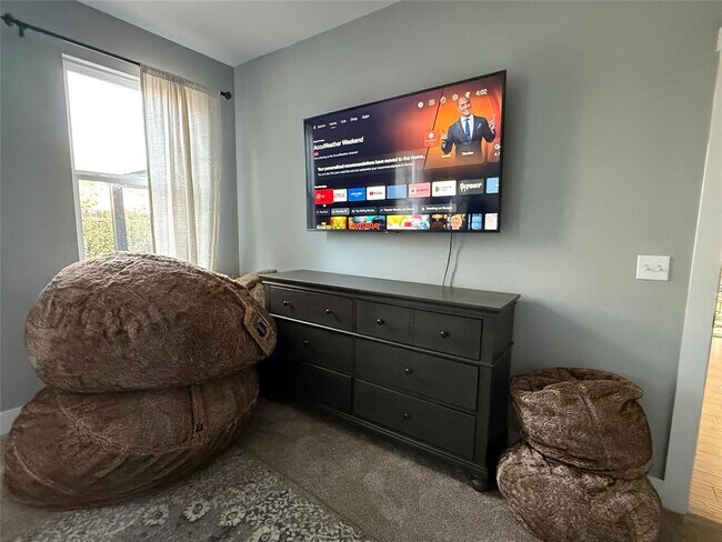 Building Photo - 410 Summit Ridge Dr N