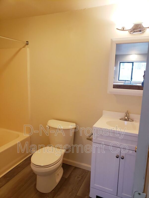 Building Photo - 522 Abeel Cir