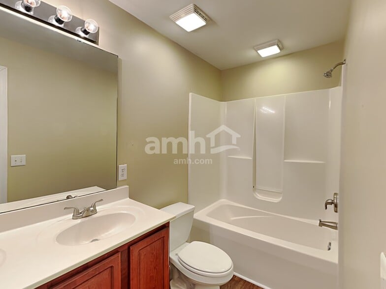 Building Photo - 1009 Loch Lomond Cir