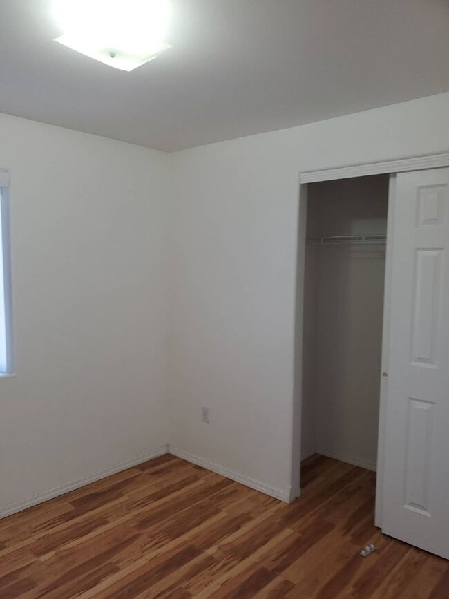 Building Photo - April Rent FREE - Double Car Garage & Fenced Yard