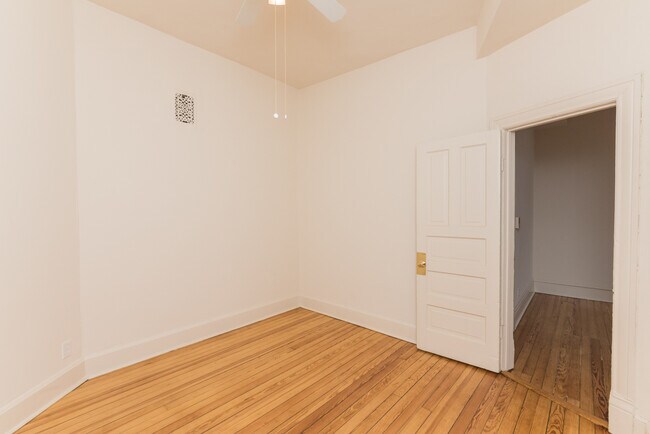 Building Photo - 1401 W Huron St