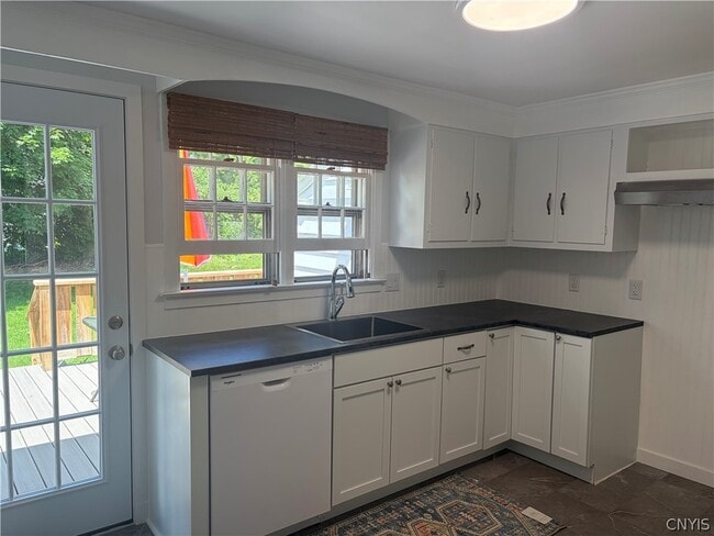 Building Photo - 240 Ferncliff Ave