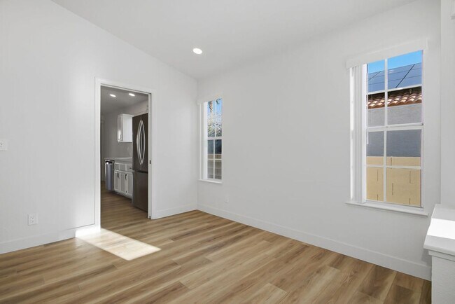 Building Photo - STUNNING DESERT SHORES MINUTES FROM THE LAKES!!!