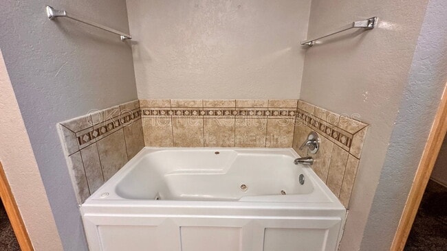 Building Photo - 17316 Valley Crst