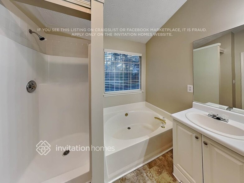 Building Photo - 3262 Ashgrove Ln SW