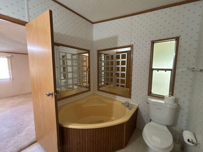 Building Photo - READY TO VIEW NOW! Adorable 3 Bed 2 Bath Home in New River NO HOA