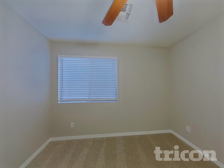 Building Photo - 12922 W Fleetwood Ln