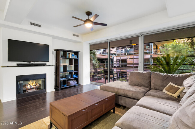 Primary Photo - 7131 E Rancho Vista Dr