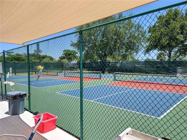 Building Photo - 650 Bird Bay Dr E