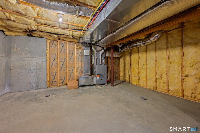 Building Photo - 5 Rolling Hills Dr