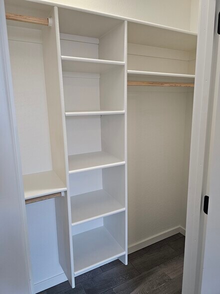 Walk in closets in both bedrooms - 57 S Hillcrest Dr
