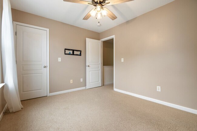 Building Photo - Conveniently located 2-bedroom, 2.5-bathroom home in Morrisville, NC