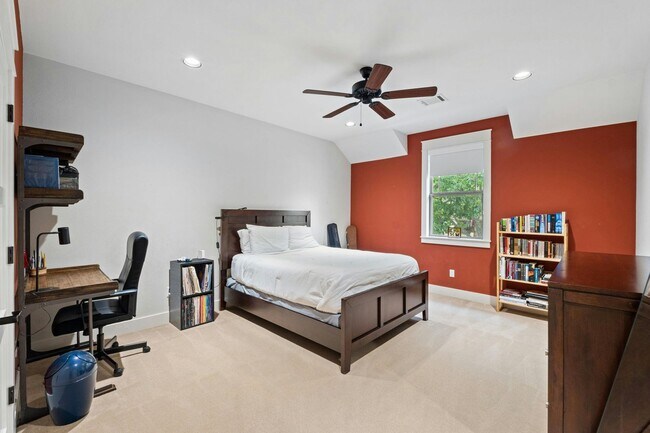 Building Photo - Beautiful 4-Bed Home in Highland Park West...