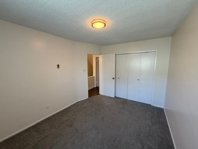 Building Photo - 327 Molino Ave