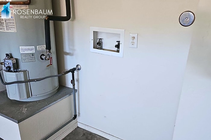 Building Photo - 6069 N Rockland Dr