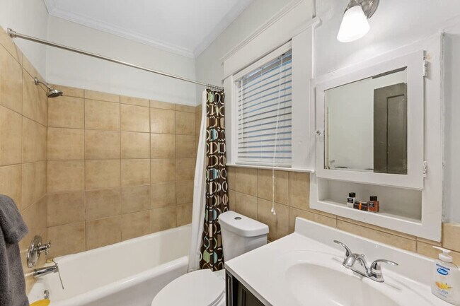 Building Photo - 800 Magnolia Ave