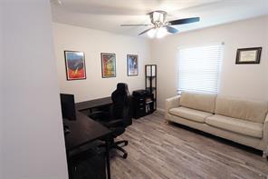 Building Photo - 7021 Greenview Cir N