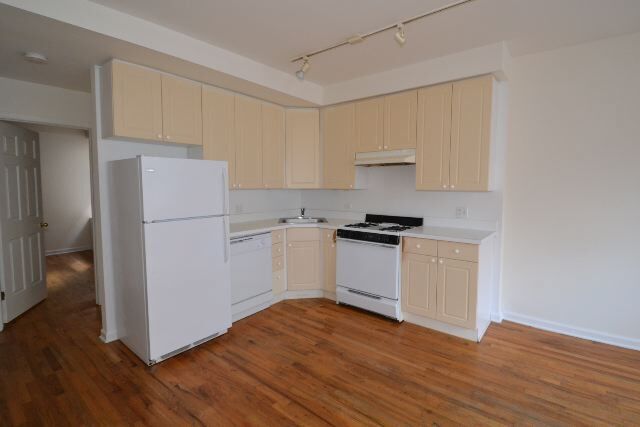 Building Photo - 909 W Dakin