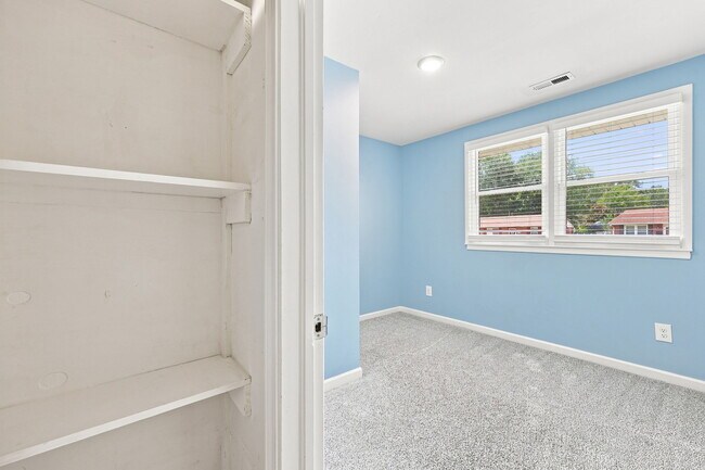 Building Photo - 1305 Yeadon Rd