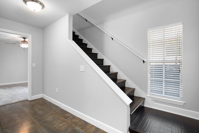 Building Photo - 3111 W De Leon St