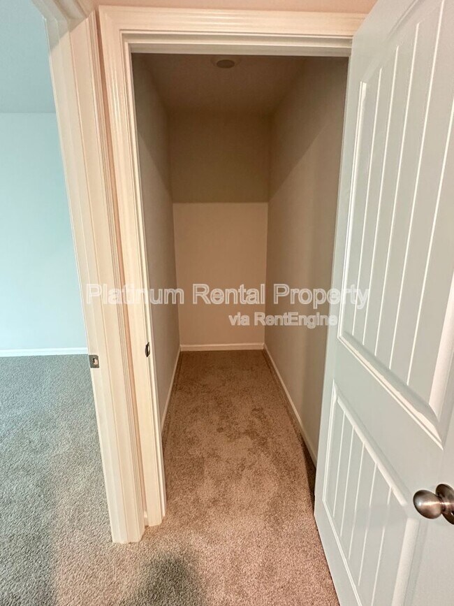 Building Photo - 488 Stoneybrook Dr