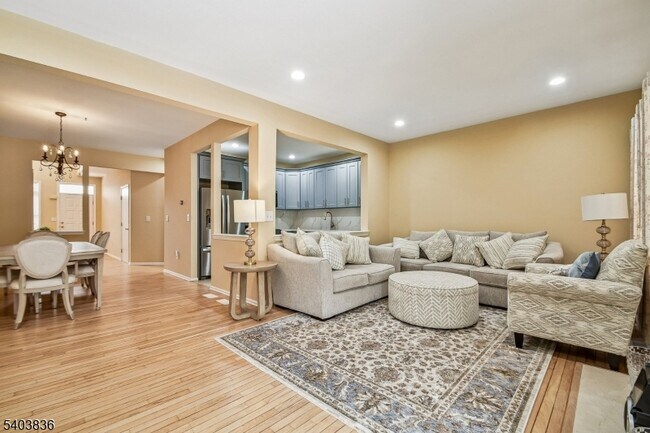 Building Photo - 29 Summerhill Dr