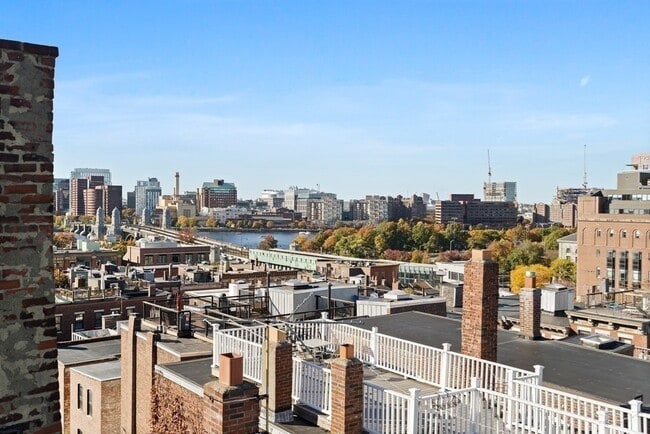 Building Photo - 35 Grove St