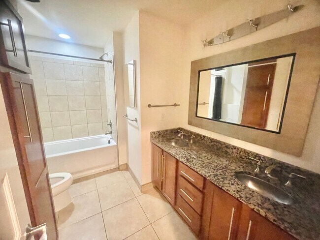 Building Photo - Stunning Downtown Apartment with Parking Garage Access Deducted from monthly Rent!