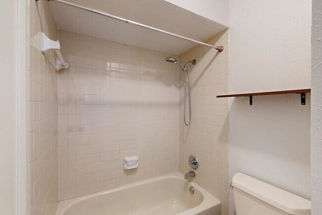 Building Photo - 846 Creekside Dr