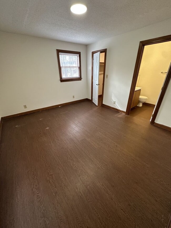 Building Photo - 1 Bedroom 1 Bathroom Condo!