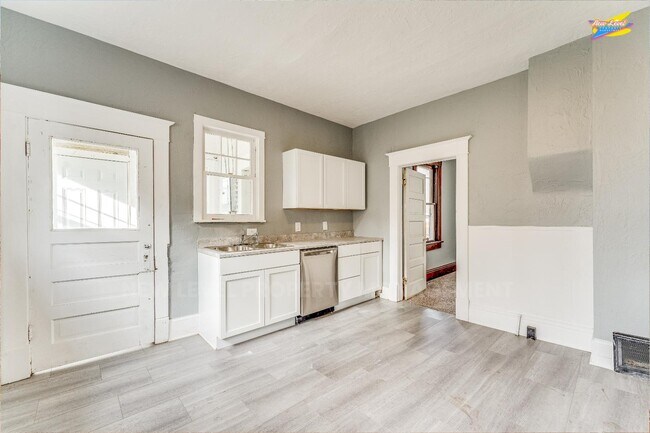 Building Photo - 305 N Pennsylvania Ave