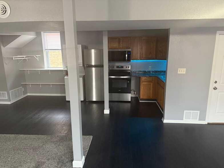 Building Photo - 524 E Grand Ave