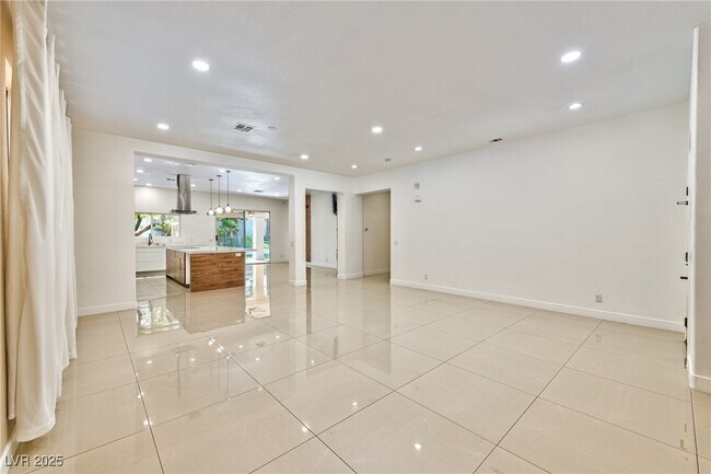 Building Photo - 3897 Windansea St