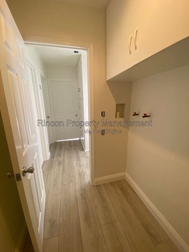 Building Photo - 451 S Olive St