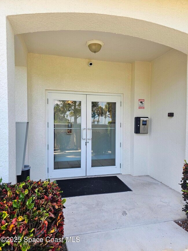Building Photo - 590 S Banana River Dr