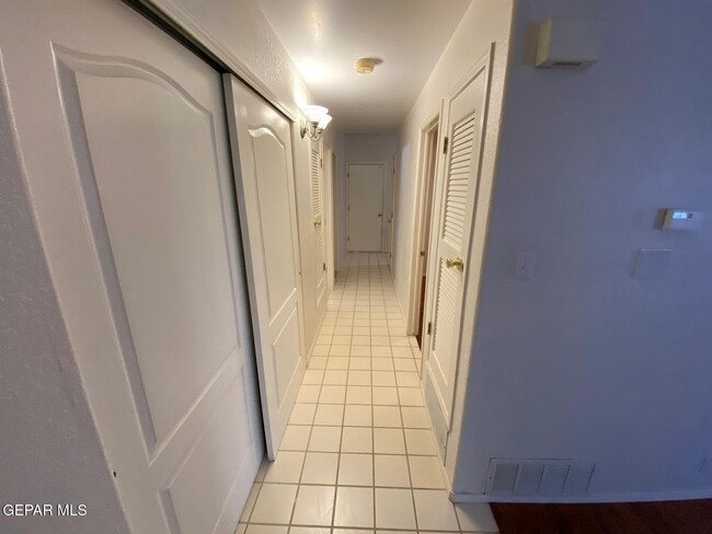 Building Photo - 715 Espada Dr