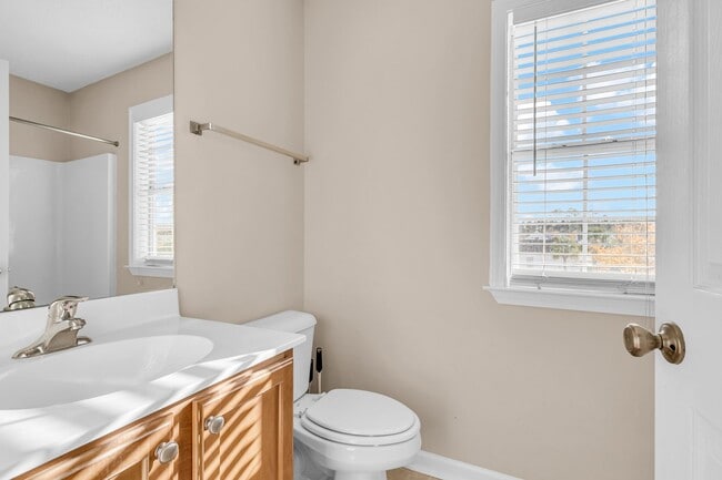 Building Photo - 16 Bushwood Dr