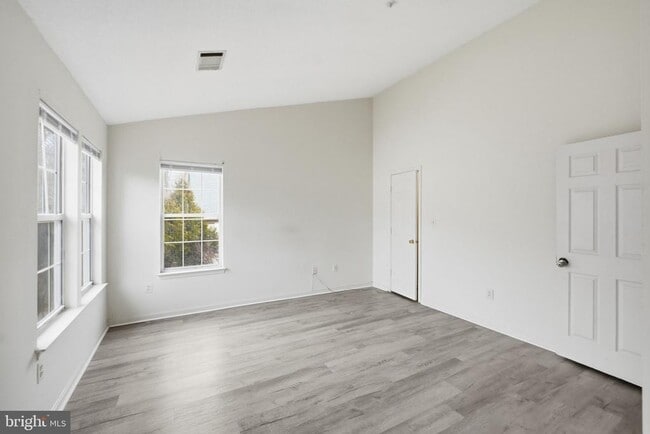 Building Photo - 10606 Fitzgibbon Ct