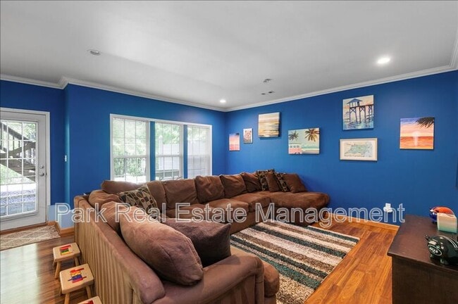 Building Photo - 221 Towne Ridge Ln